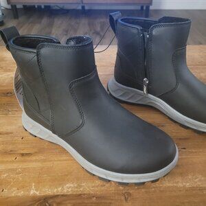 NWT Khombu All Weather Boots